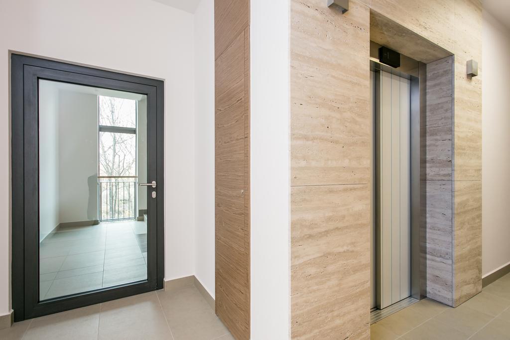 Executive 2-bedroom Apartment Krasków Cameră foto